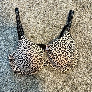 NWOT Victoria’s Secret Lightly Lined Sexy Tee Logo Strap Demi Bra-Smooth Leopard